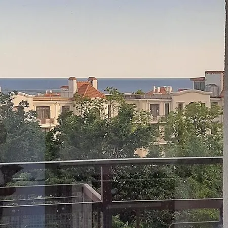 спальня-студия с видом на море и парк Odesa