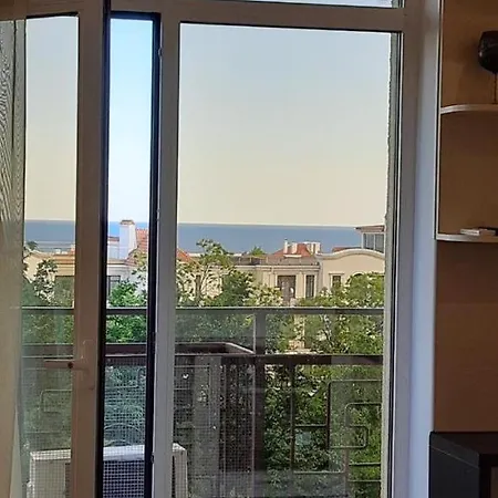 спальня-студия с видом на море и парк Odesa