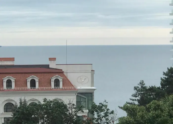 спальня-студия с видом на море и парк Апартаменти