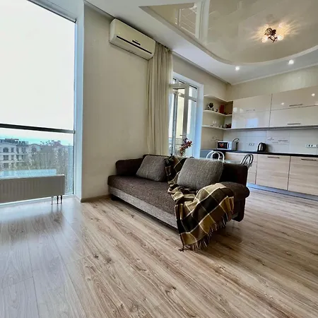 спальня-студия с видом на море и парк Odesa